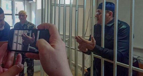 Oyub Titiev in the court room. Photo by the press service of the HRC "Memorial"