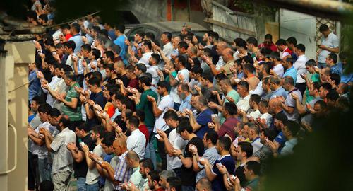 Believers during a prayer in the yard of Meshedi Dadash Mosque in Maku. Photo by Aziz Karimov for the "Caucasian Knot"