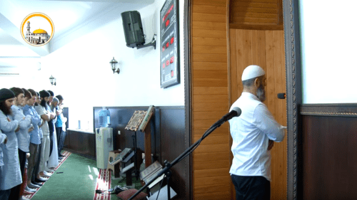 Prayer in Tangim Mosque in Makhachkala. Screenshot from video: https://youtu.be/7kNK0Cw-OA4