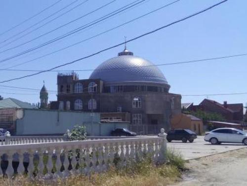 The mosque in General Omarov (Hungarian Soldiers) Street in Makhachkala. Photo by Patimat Makhmudova for the "Caucasian Knot"