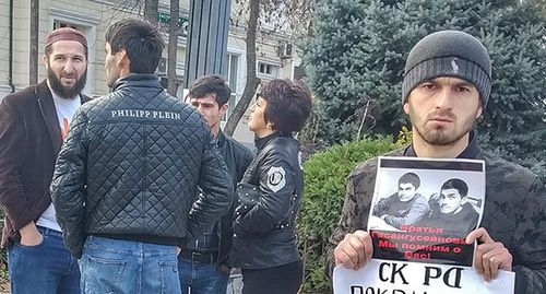 Magomed, a nephew of Murtazali Gasanguseinov, at a solo picket in Makhachkala. November 15, 2019. Photo by Ilyas Kapiev for the "Caucasian Knot"