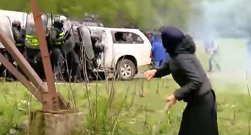 Clashes between protesters and police in Pankisi. Screenshot from the 'Caucasian Knot' video: https://www.youtube.com/watch?v=0WOd5bOftv4