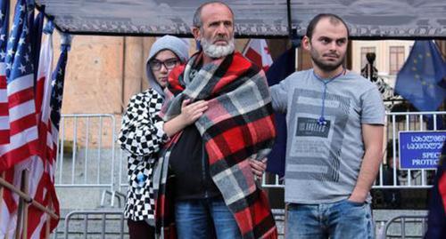 Malkhaz Machalikashvili (centre), father of Temirlan Machalikashvili. Photo by Inna Kukudzhanova for the Caucasian Knot 