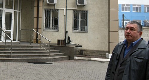 Advocate near the Southern District Military Court. Photo by Konstantin Volgin for the "Caucasian Knot"