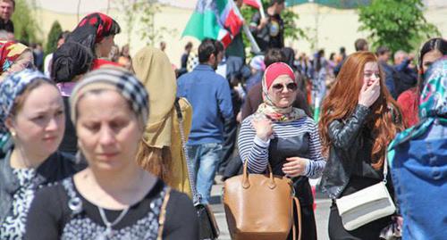 Female residents of Grozny. Photo by Magomed Magomedov for the "Caucasian Knot"