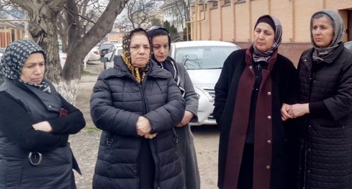 Relatives of the killed Dagestani residents at the Supreme Court of Chechnya. Photo by Murad Muradov for the "Caucasian Knot"