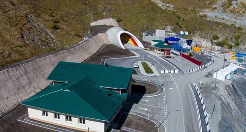 Checkpoint 'Nizhny Zaramag'. Screenshot from video posted by Don24