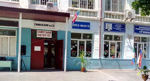 An entrance to a polling station. July 1, 2020. Photo by Rasul Magomedov for the "Caucasian Knot"