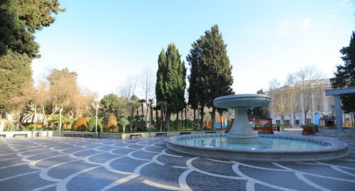 Fountains Square in Baku used to be crowded before the quarantine. Photo by Aziz Karimov for the "Caucasian Knot"