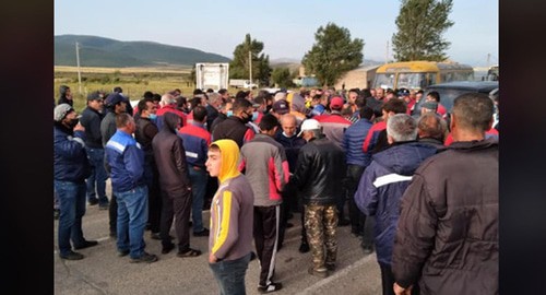 Activists on protest against mine explosions block road to Yerevan, August 18, 2020. Screeshot: https://web.facebook.com/photo/?fbid=2403184299985220&set=pcb.2403184549985195