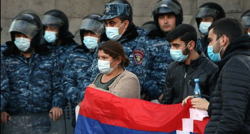 Rally participants, Yerevan, November 11, 2020. Photo: Vahram Baghdasaryan/Photolure via REUTERS