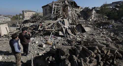 Men looking at the destroyed house in Stepanakert. October 17, 2020. Photo: REUTERS/Stringer