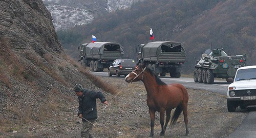 Residents of Lachin on at road in Nagorno-Karabakh, November 13, 2020. Photo: REUTERS/Stringer