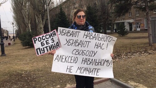 Elena Sheina holds solo picket in Volgograd, April 3, 2021. Photo by Tatiana Filimonova for the Caucasian Knot