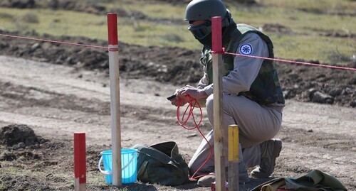 An officer at ANAMA preparing to detonate the mine. March 16, 2021. Photo by Aziz Karimov for the "Caucasian Knot"