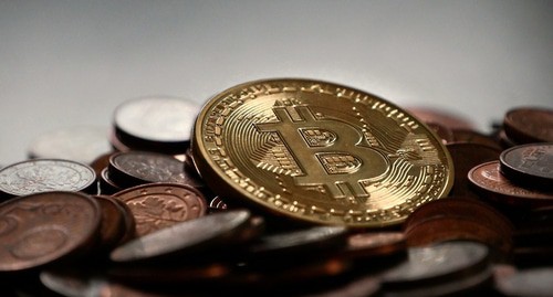 Conventional image of cryptocurrency. Photo: pixabay.com