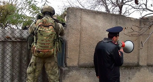 Law enforcer during the counterterrorist operation (CTO) regime. Photo: http://nac.gov.ru/kontrterroristicheskie-operacii/v-kbr-unichtozhen-bandit-prichastnyy-k-rasstrelu.html