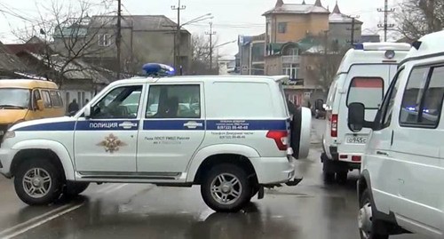 Law enforcers block a road. Photo: press service of the National Antiterrorism Committee of Russia 