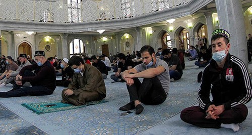 Believers praying in a mosque. Photo: REUTERS/Alexey Nasyrov