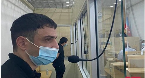 David Davtyan and Gevorg Sudjyan in the courtroom. Photo: https://apa.az/ru/xeber/proisshestvie-v-azerbaydjane/prokuror-zaprosil-16-let-liseniya-svobody-dlya-kazdogo-iz-obvinyaemyx-v-spionaze-armyan-obnovleno-2-452872