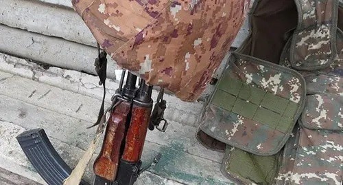 A gun and personal belongings of an Armenian soldier. Photo by Alvard Grigoryan for the Caucasian Knot