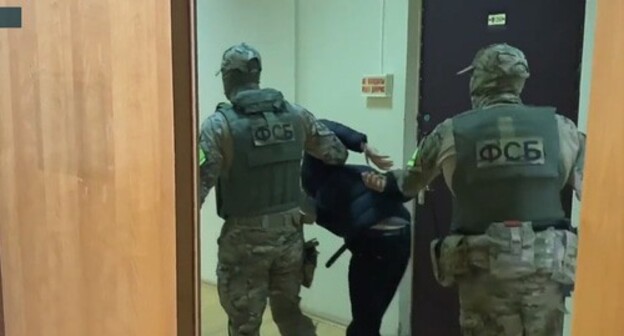 The detention of a suspect of preparing a terror act. Photo https://tvzvezda.ru/news/20211022951-EVUZ2.html