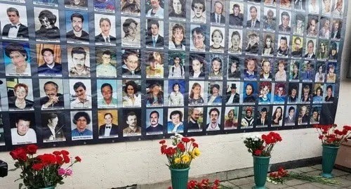 Monument "In memory of Dubrovka terror act victims". Photo: https://ru.wikipedia.org/wiki/%D0%A2%D0%B5%D1%80%D0%B0%D0%BA%D1%82_%D0%BD%D0%B0_%D0%94%D1%83%D0%B1%D1%80%D0%BE%D0%B2%D0%BA%D0%B5