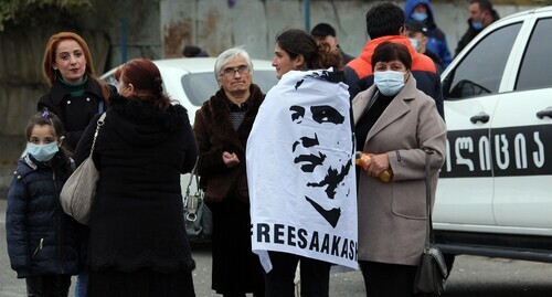 Participants of an action in support of Mikhail Saakashvili at the Rustavi prison. Photo by Inna Kukudzhanova for the Caucasian Knot