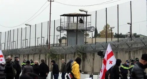 Supporters of Mikhail Saakashvili during a rally near the prison. Photo by Inna Kukudzhanova for the Caucasian Knot