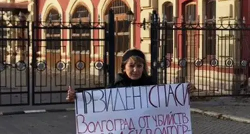 Roza Razumova holds a solo picket. Photo by Olga Cherkasova for the Caucasian Knot