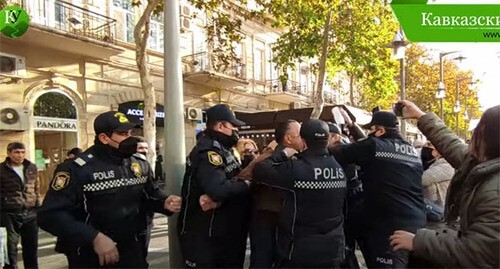 The police detains an activist. Baku, December 2021. Screenshot of the video by the "Caucasian Knot" The police detains an activist. Baku, December 2021. Screenshot of the video by the "Caucasian Knot"
