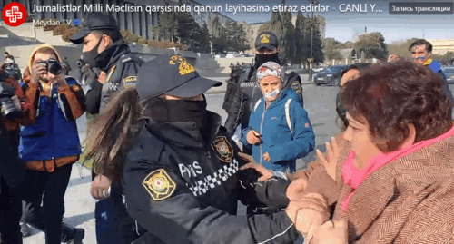 Participants of the rally against the draft law “On Media”. Screenshot of the video by Meydan.TV https://www.facebook.com/MeydanTelevision/videos/251010010476344