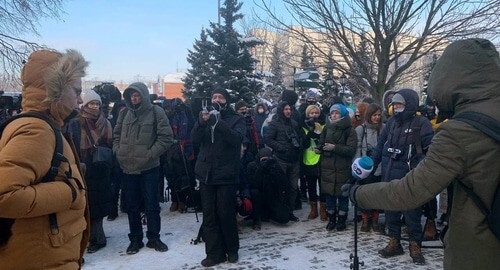 People near the building of the Moscow City Court after the announcement of the verdict. Screenshot of the post https://t.me/polniypc