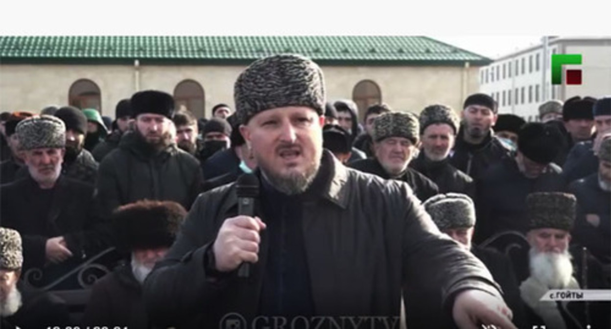 A rally in the village of Goity where the Yangublaev and Musaev families renounced their relatives and promised to take revenge on them. February 3, 2022. Screenshot: https://www.instagram.com/p/CZfVgJOJb37/