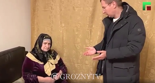 Alexander Zakuskin personally apologizes to Salima Yusupkhadjieva for his rude behavior. Screenshot: https://www.instagram.com/p/CaDBZlOjshX/ Alexander Zakuskin personally apologizes to Salima Yusupkhadjieva for his rude behavior. Screenshot: https://www.instagram.com/p/CaDBZlOjshX/