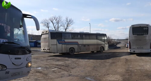 Buses with the refugees from Donbass in Rostov Region.  February 19, 2022. Screenshot of the video by the "Caucasian Knot"