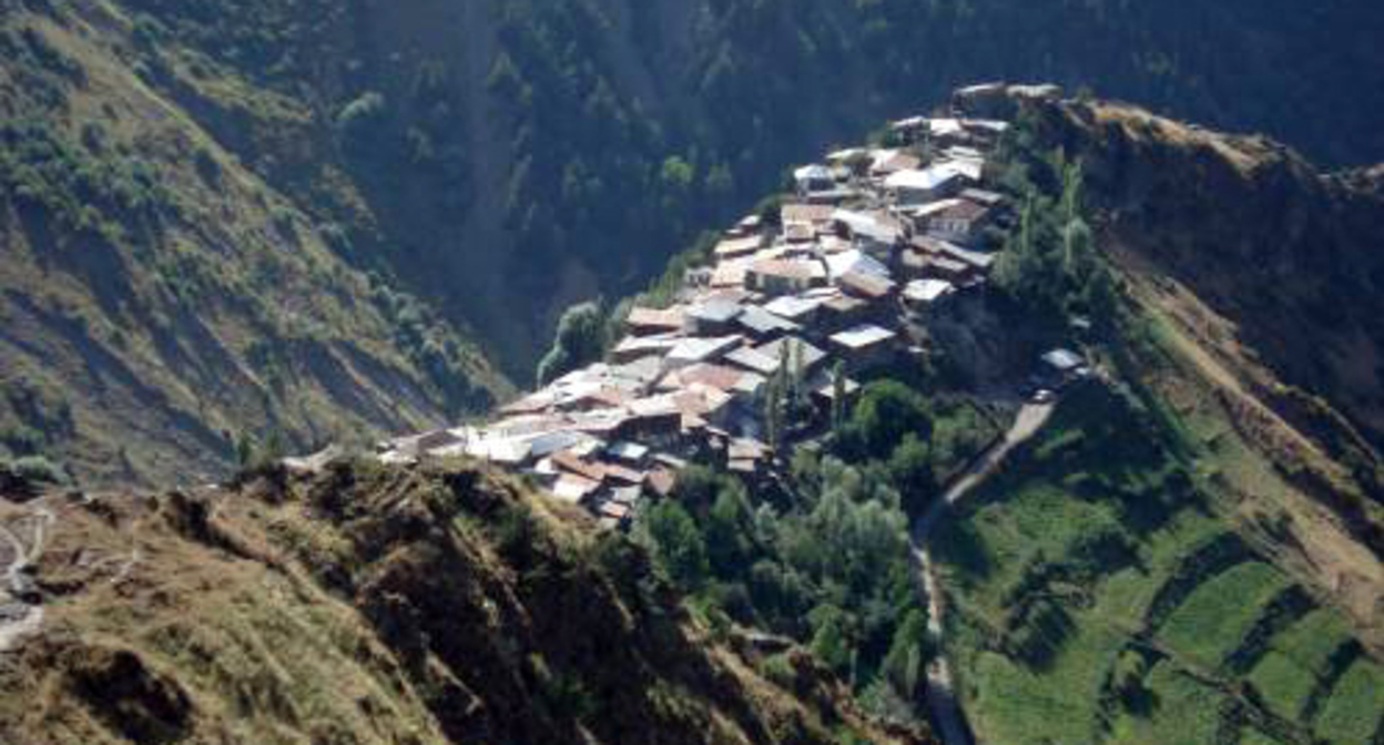 The village of Gelmets, Rutul District, Dagestan. Photo: Flash Card https://ru.wikipedia.org/wiki/Гельмец