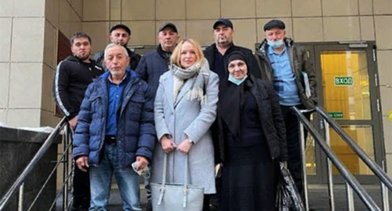 Forced migrants from Irganai at a court house. Photo by Tamara Agkatseva for the Caucasian Knot