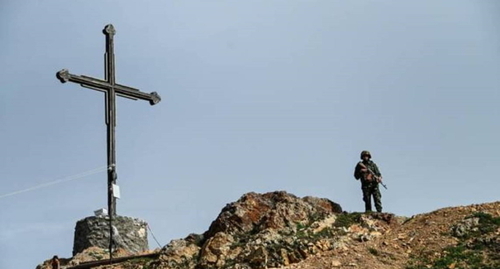 A military serviceman on Mount Karaglukh. Photo: Tativ Durayan, Armenpress, https://www.ra.am/archives/60842/