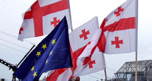 Flags of Georgia and the European Union. Photo by Edita Badasyan for the Caucasian Knot