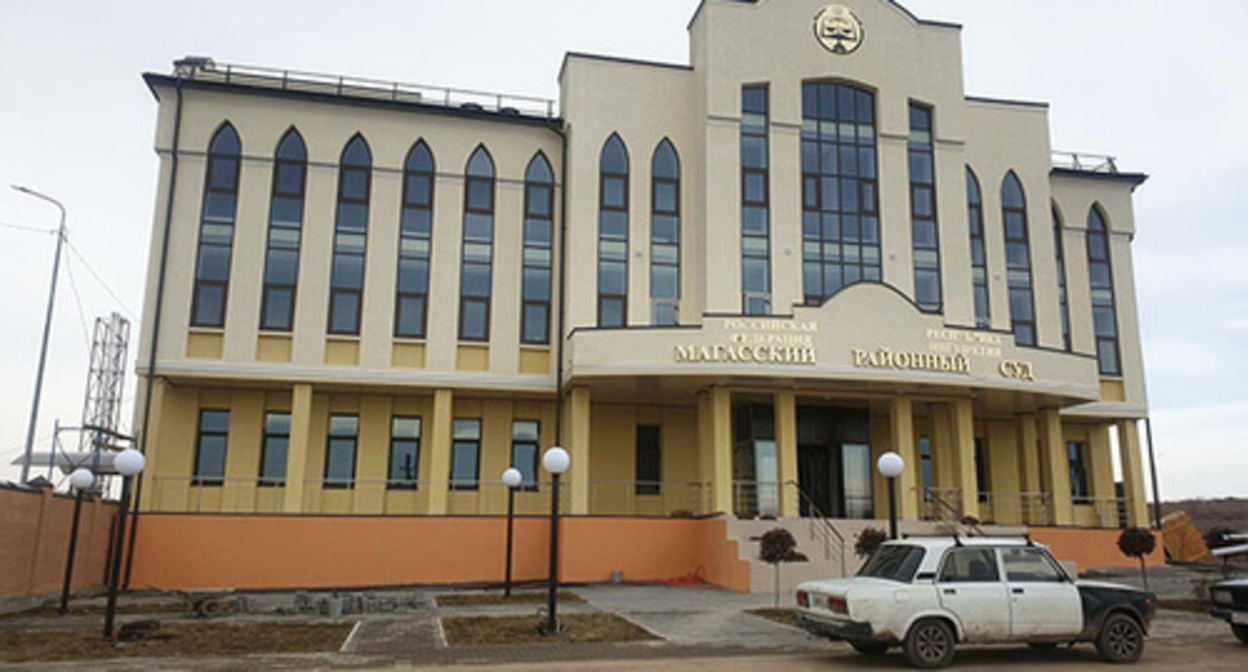 Magas District court. Photo: Yuri Panchenko https://yandex.ru/maps/org/magasskiy_rayonny_sud/239636773407/gallery/?ll=44.815418%2C43.160632&photos%5Bbusiness%5D=239636773407&photos%5Bid%5D=urn%3Ayandex%3Asprav%3Ap