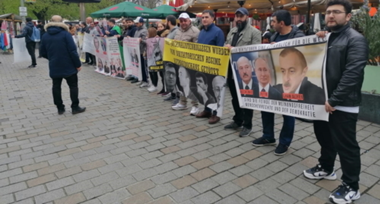 Participants to the action in Berlin. Photo by the press service of the DAS association