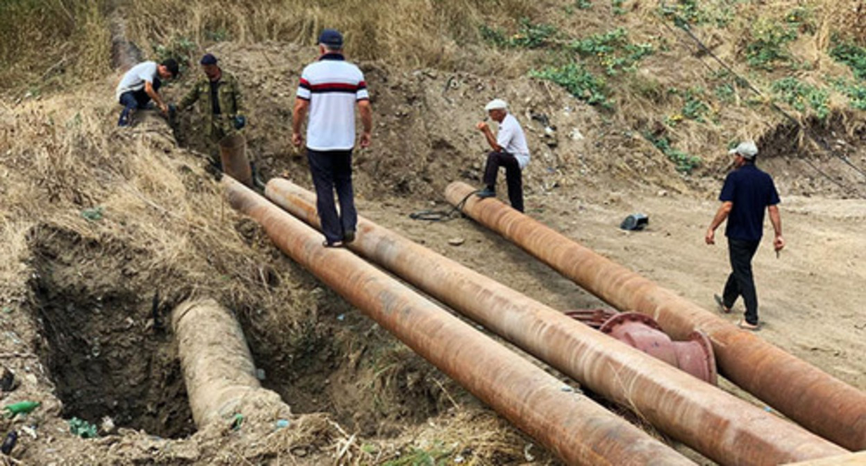 Water pipeline leading to Izberbash. Photo: https://www.riadagestan.ru/upload/iblock/628/62835bc822d9e1c2c61c1c852ad9fbff.jpg