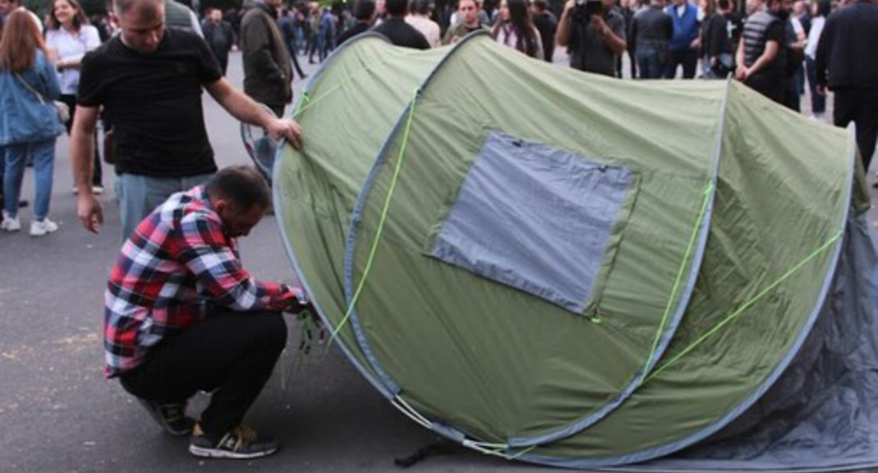 The opposition sets up tents in the central Yerevan. May 1, 2022. Photo by Tigran Petrosyan for the "Caucasian Knot"