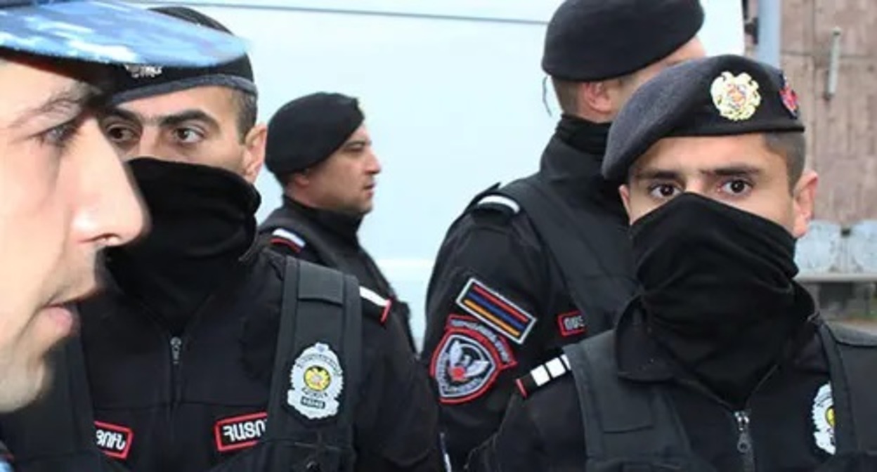 Policemen in Yerevan, May 2022. Photo by Tigran Petrosyan for the Caucasian Knot