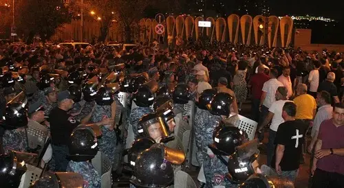 Clashes between the police and  protesters at a rally in Yerevan, June 3, 2022. Photo by Tigran Petrosyan for the "Caucasian Knot"