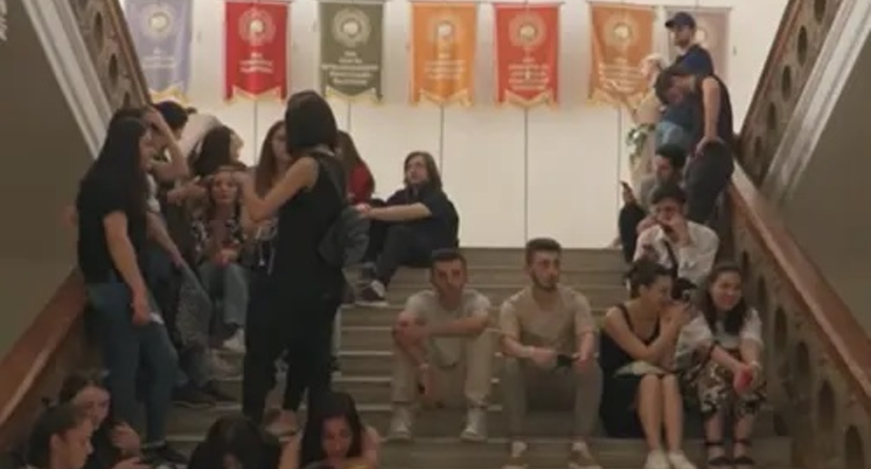 Students of the Tbilisi State University. Image made from video posted by Netgazeti on June 3, 2022, https://netgazeti.ge/life/613879/