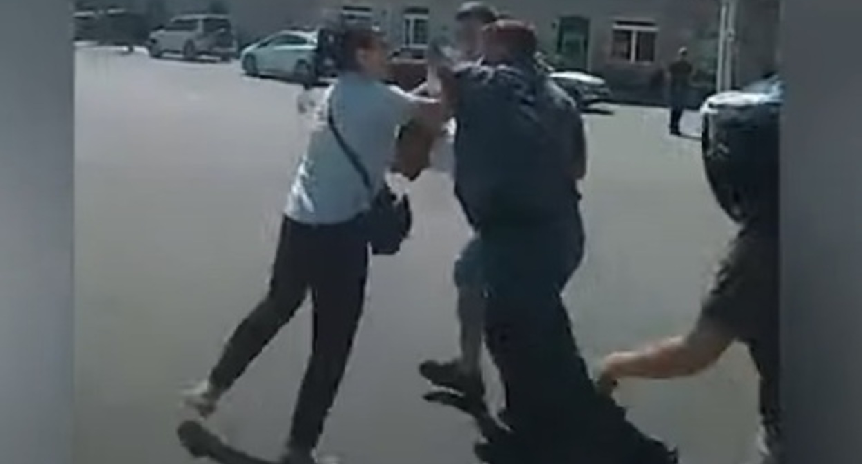 Security forces lead a protester in the Ararat region into a police minibus. Screenshot: https://news.am/rus/news/706794.html