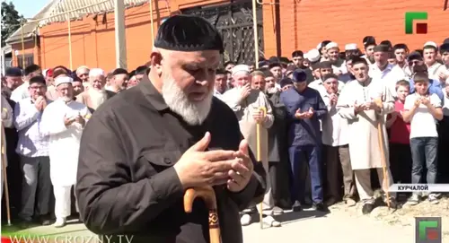 The public reconciliation of warring families in the Kurchaloi District of Chechnya. Screenshot of the video by the "Grozny" TV Channel https://www.youtube.com/watch?v=-Ed2s6tTdgQ