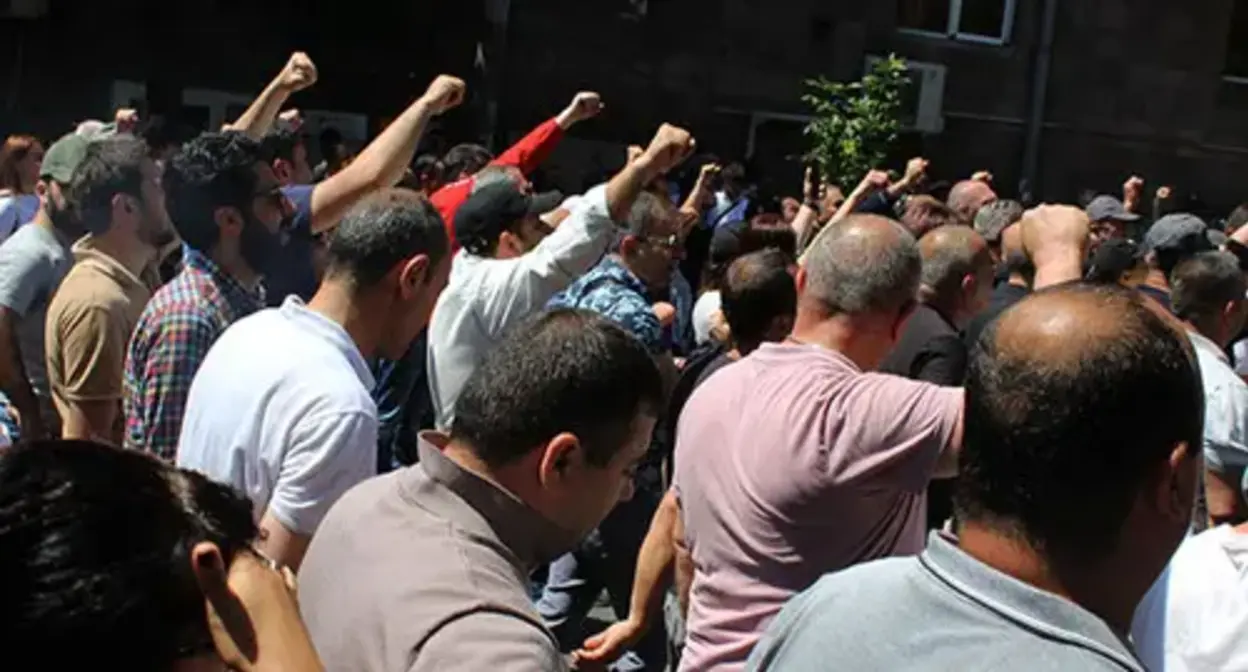 Opposition supporters at a protest action. Yerevan, May 2022. Photo by Tigran Petrosyan for the "Caucasian Knot"